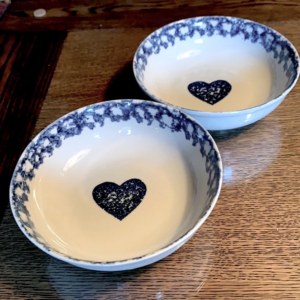 Tienshan Folk Craft Hearts bowls (2)